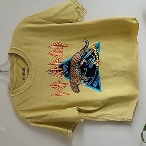 mustard Color cropped Def Leppard Aimal band tee  m